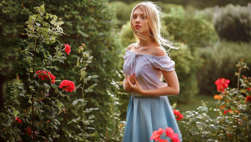 Картинка девушки -unsort+ блондинки +светловолосые розы кофточка юбочка