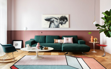 Картинка интерьер гостиная диван кресло подушки картина