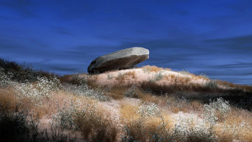 Картинка природа луга камень небо луг