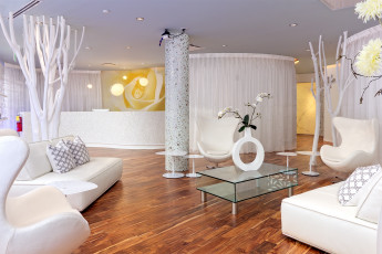 Картинка интерьер гостиная диваны белый дизайн стиль