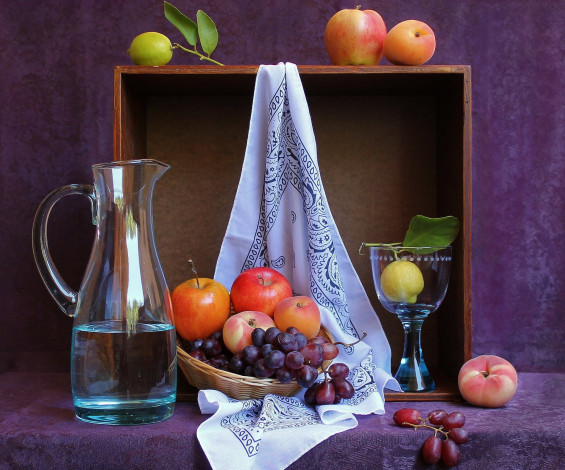Обои картинки фото еда, фрукты, ягоды, персики, лимон, кувшин, виноград, яблоки