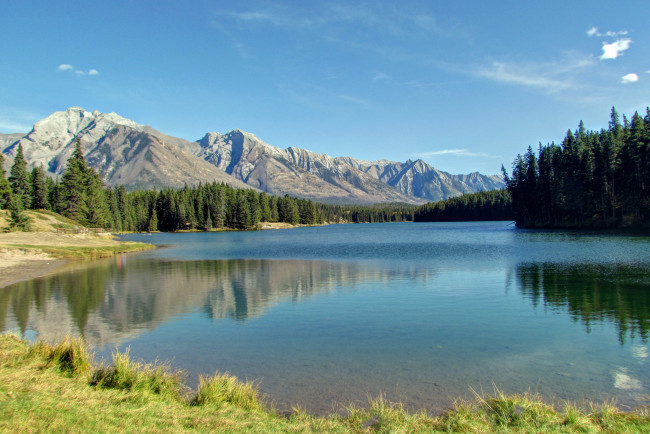 Обои картинки фото johnson, lake, banff, national, park, alberta, canada, природа, реки, озера, rocky, mountains, банф, канада, озеро, джонсон, горы