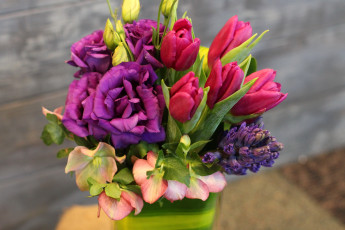 Картинка цветы букеты +композиции тюльпаны морозник эустома