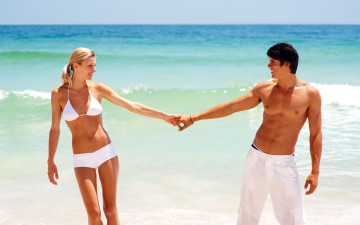 Картинка разное мужчина+женщина лето купальник радость прибой блондинка парень девушка пара море пляж
