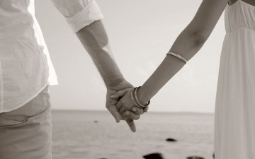 Картинка разное руки фон аксессуар украшение браслеты влюбленные пара парень женщина девушка пляж