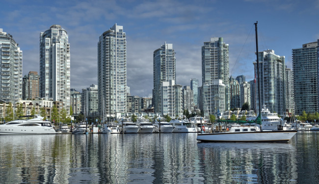 Обои картинки фото города, ванкувер , канада, яхты, здания, набережная, катера, порт, британская, колумбия, ванкувер