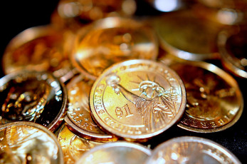 Картинка разное золото купюры монеты доллар золотой