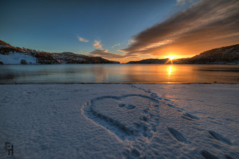 Картинка природа восходы закаты norway закат озеро норвегия зима снег горы