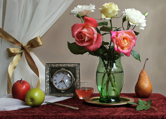 Обои картинки фото еда, натюрморт, розы, букет, часы, груши, яблоко