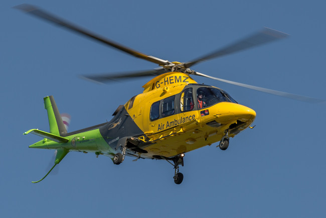 Обои картинки фото air ambulance g-hemz, авиация, вертолёты, медпомощь