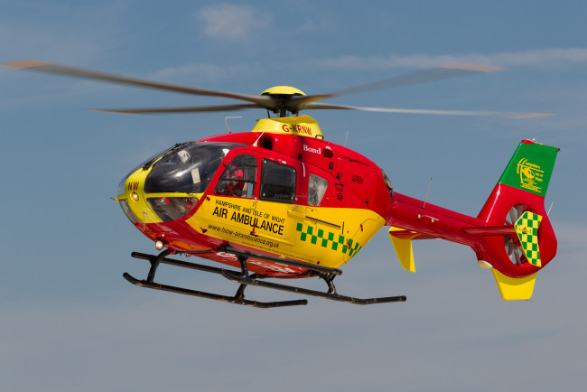 Обои картинки фото air ambulance g-krnw, авиация, вертолёты, медпомощь