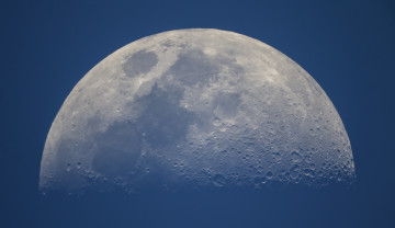 Картинка космос луна спутник