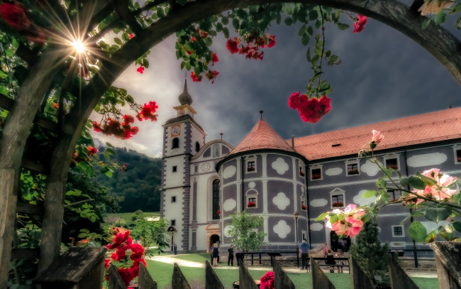 Обои картинки фото города, - православные церкви,  монастыри, словения, розы, olimje, олимье, slovenia, цветы, monastery, монастырь