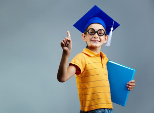 Картинка разное дети мальчик шляпа очки жест книга