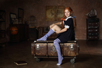 Картинка разное дети девочка рыжая чулки чемодан пеппи