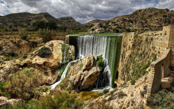 Картинка природа водопады водопад дамба река деревья камни горы