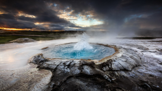 Обои картинки фото природа, стихия, гейзер, ледник, исландия, небо, закат, вулкан, вода
