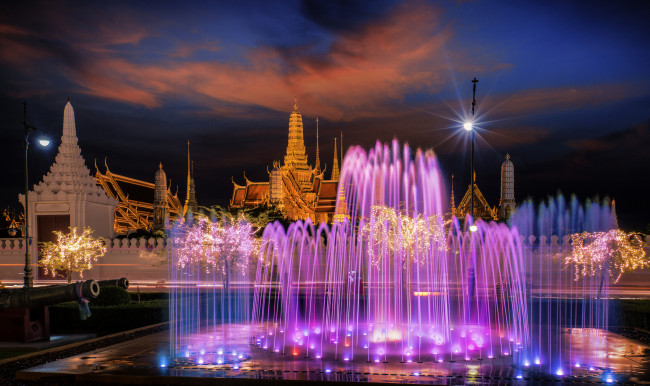 Обои картинки фото bangkok, города, бангкок , таиланд, храм, ночь, фонтан