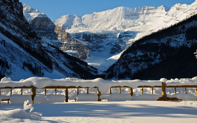 Обои картинки фото природа, горы, сугробы, забор, зима, снег