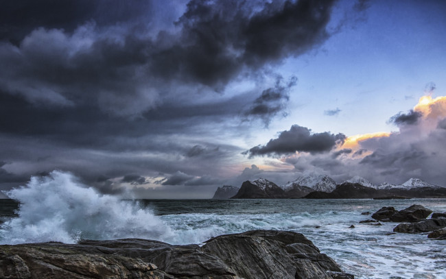 Обои картинки фото природа, побережье, clouds, ocean, rocks, mountains, шторм