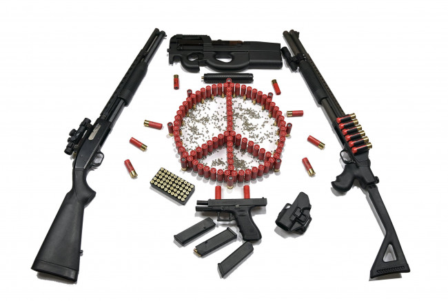 Обои картинки фото оружие, дробовики, автомат, пистолет, помповое, ружьё, знак, патроны