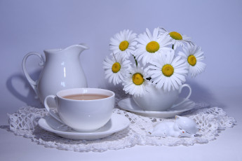 Картинка еда кофе +кофейные+зёрна боке напиток ромашка фон цветы посуда