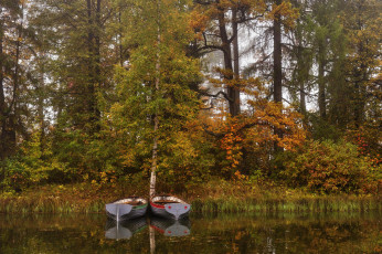 Картинка корабли лодки +шлюпки озеро лес осень