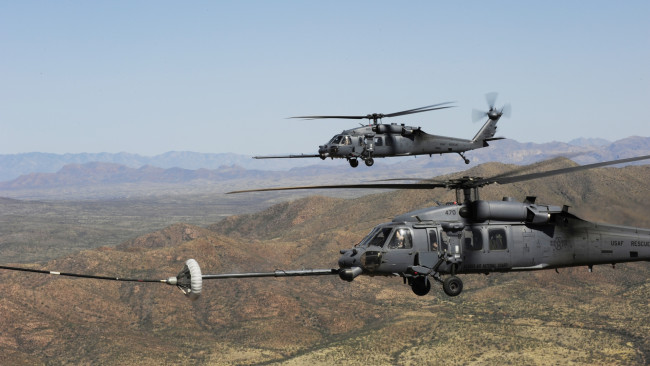 Обои картинки фото sikorsky hh-60 pave hawk, авиация, вертолёты, военный, вертолет, ввс, сша, hh-60, pave, hawk, дозаправка, sikorsky