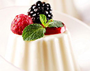 Картинка еда мороженое +десерты малина ягоды кекс мята ежевика