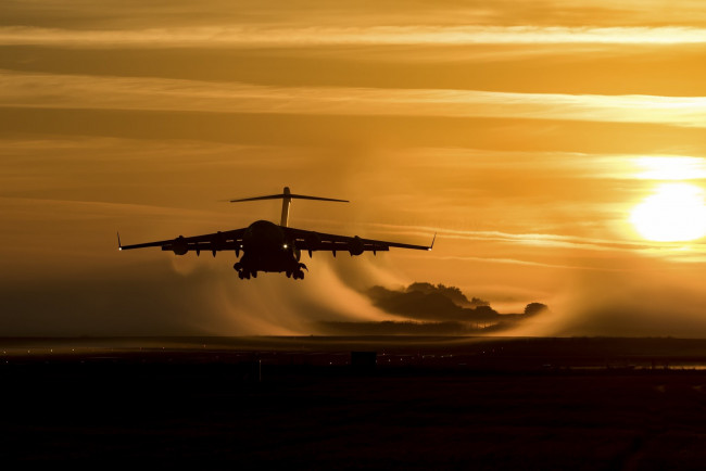 Обои картинки фото boeing c-17 globemaster iii, авиация, военно-транспортные самолёты, нато, военные, самолеты, ввс, сша, boeing, c-17, globemaster, iii