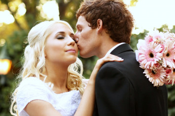 Картинка разное мужчина+женщина жених невеста букет поцелуй