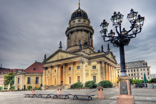 Обои картинки фото берлин, германия, города, брусчатка, купол, колонны, фонарь