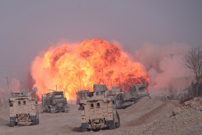 Обои картинки фото explosion, техника, военная, взрыв, дым, огонь