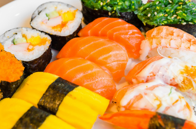 Обои картинки фото еда, рыба,  морепродукты,  суши,  роллы, японская, суши, роллы, кухня