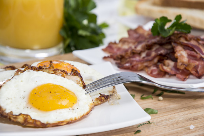 Обои картинки фото еда, Яичные блюда, завтрак, яйца, бекон