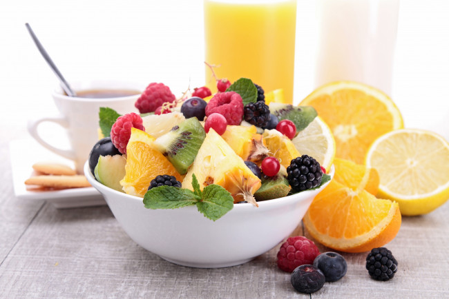 Обои картинки фото еда, фрукты,  ягоды, салат, ягоды, апельсин, кофе