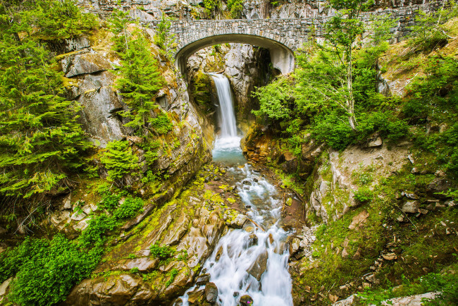 Обои картинки фото природа, водопады, скалы, река, мост, арка, водопад