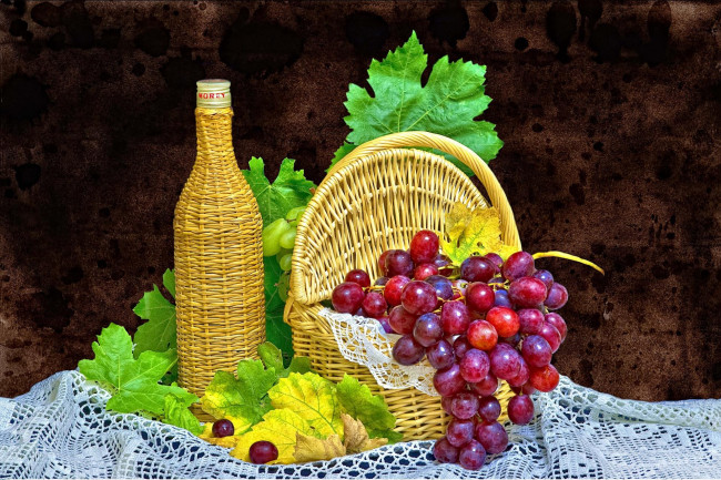 Обои картинки фото еда, натюрморт, виноград, ягода, корзина, бутылка