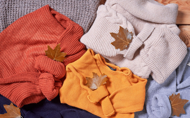 Обои картинки фото разное, одежда,  обувь,  текстиль,  экипировка, свитера, листья, осень
