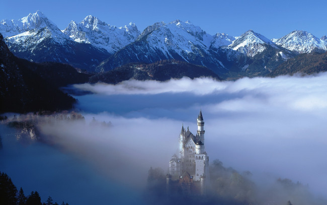 Обои картинки фото города, замок, нойшванштайн, германия, туман, горы