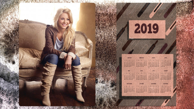 Обои картинки фото календари, девушки, диван, улыбка, женщина