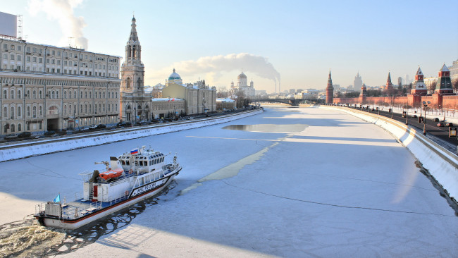 Обои картинки фото москва, города, россия, столица, река, набережная, зима