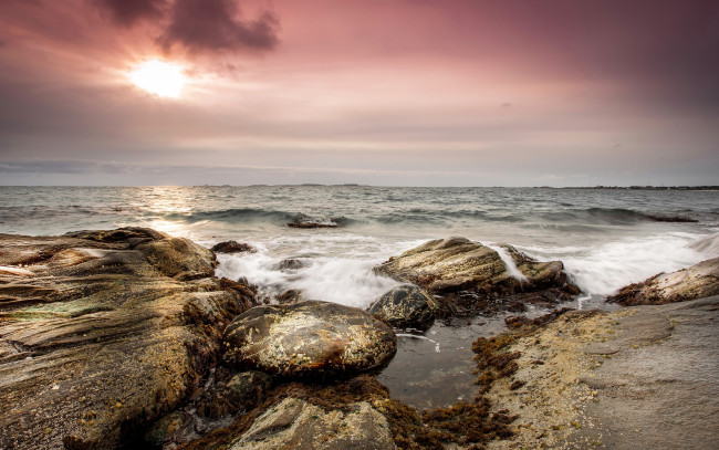 Обои картинки фото природа, побережье, прибой, камни, небо, закат, горизонт, море