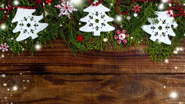 Картинка праздничные украшения снежинки елочки бусы