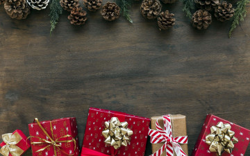 Картинка праздничные подарки+и+коробочки подарки шишки