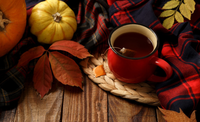 Обои картинки фото еда, напитки,  Чай, листья, осень, плед, чай