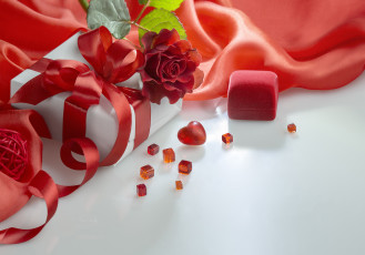 Картинка праздничные подарки+и+коробочки роза ткань коробочки сердечко кубики