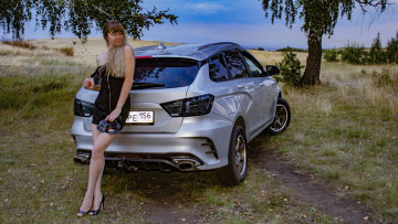 Картинка автомобили -авто+с+девушками lada vesta sw