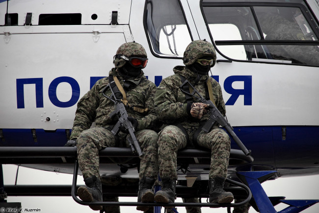 Обои картинки фото оружие, армия, спецназ, пистолет, cпецназ, русский, ас, вал, транспортное, средство, вертолет