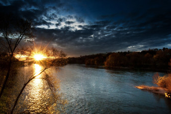 Картинка природа восходы закаты река деревья закат